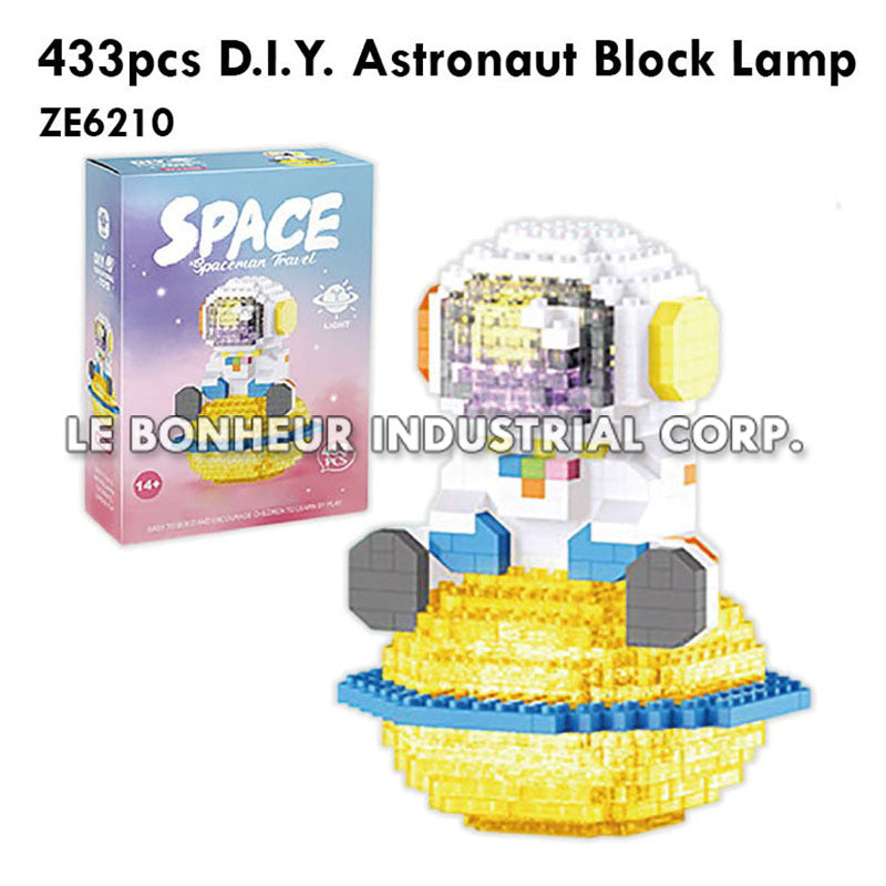 433pcs D.I.Y. Astronaut Block Lamp